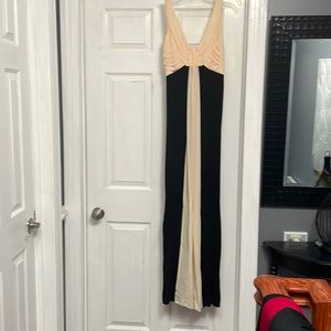 LAUNDRY Full length dress. Great for wedding or prom